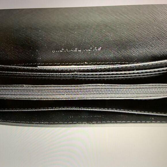 NWT Michael Kors Kinsley Carryall Wallet - Picture 3 of 4